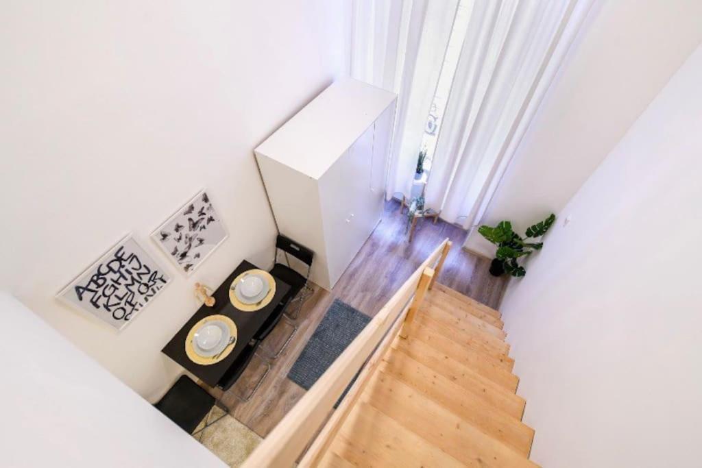 1 Bedroom Flat In Nyar Str., Central Budapest Eksteriør billede